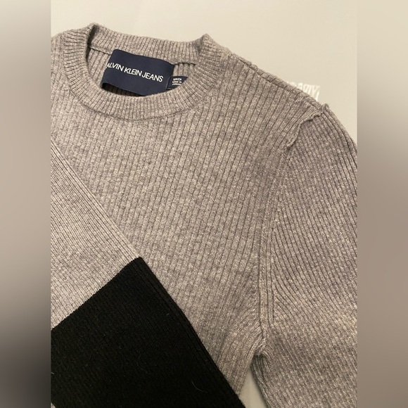 Calvin Klein sweater size S - Picture 8 of 9